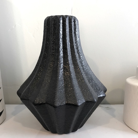 🛑 SOLD! 🛑 Black Ceramic Vase - Picture 1 of 2